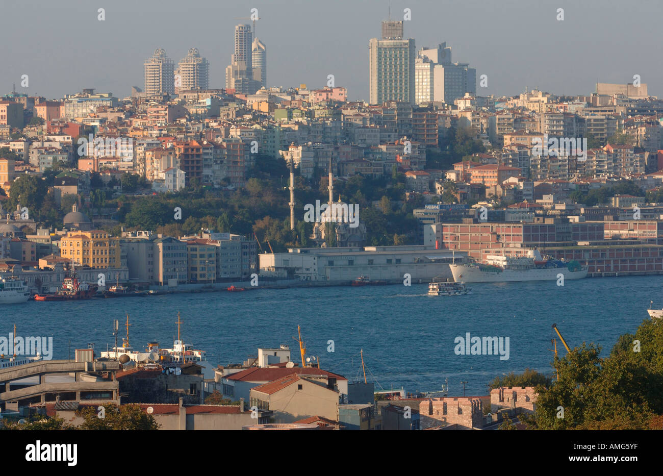 Ägypten, Istanbul, Blick Über Das Goldene Horn Auf sterben Stadtteilen Karaköy, Galata Und Taksim Stockfoto