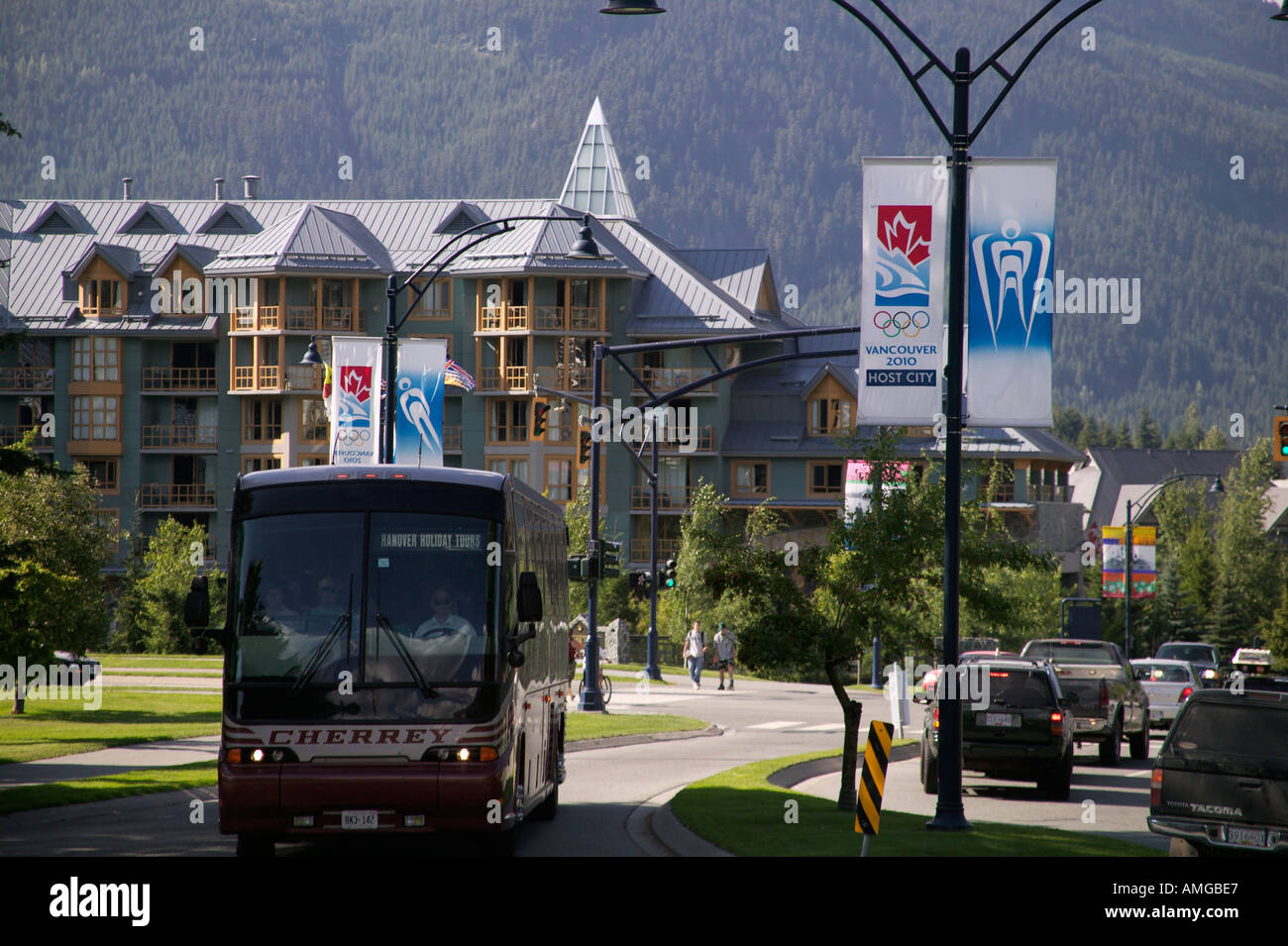 Tour-Bus kommt in Whistler Village Whistler, British Columbia Kanada Stockfoto