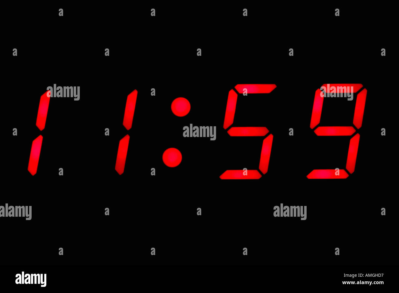 Digitaluhr nah oben anzeigen 11 59 Stockfoto