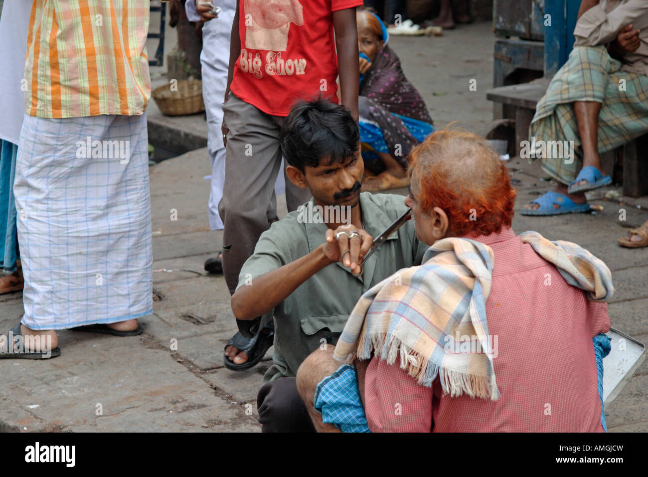 Head shaving hindu Fotos und Bildmaterial in hoher Auflösung Alamy