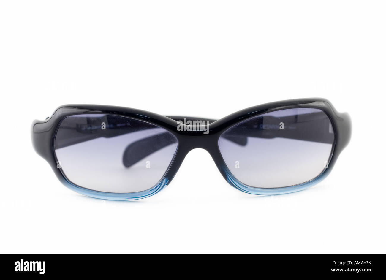 Sonnenbrille mit weißem rand Ausgeschnittene Stockfotos und -bilder - Alamy