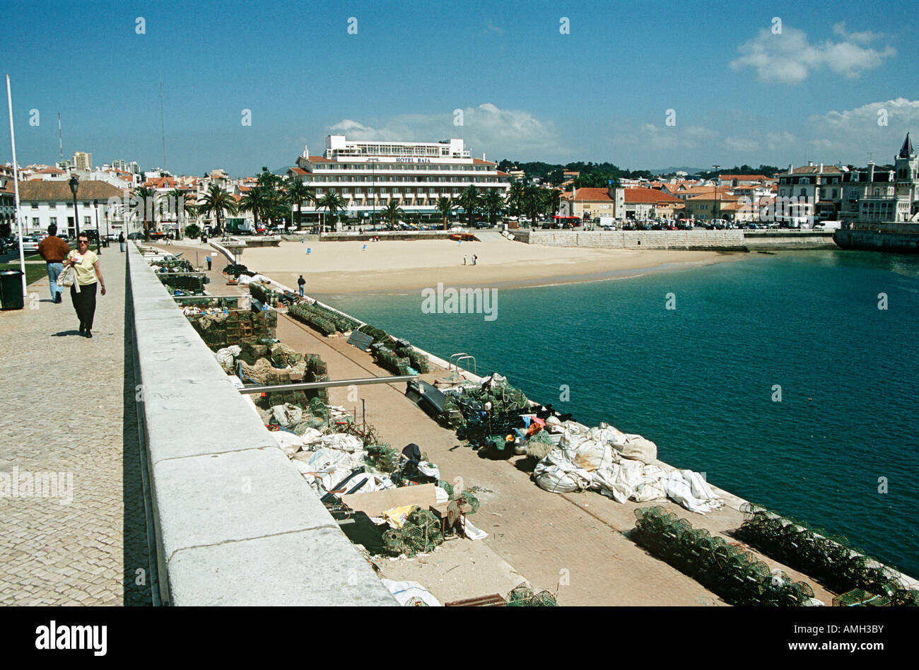 Blick Auf Hotel Baia Hafen Und Strand Cascais In Der Nahe Von Lissabon Portugal Stockfotografie Alamy