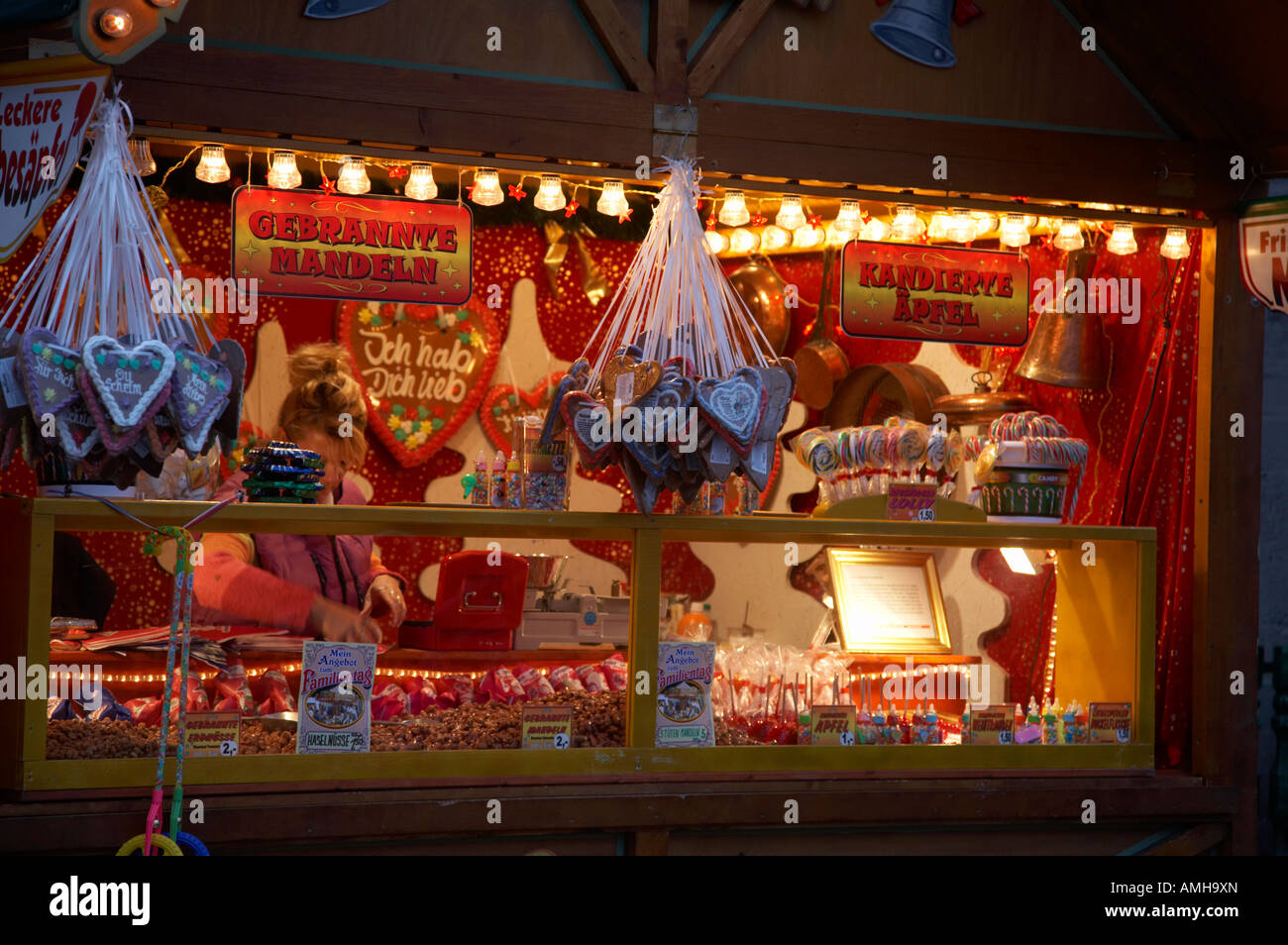 Süßigkeiten Süßwaren Stall verkauft Süßigkeiten zu Spandau Weihnachten Markt Berlin Deutschland Stockfoto