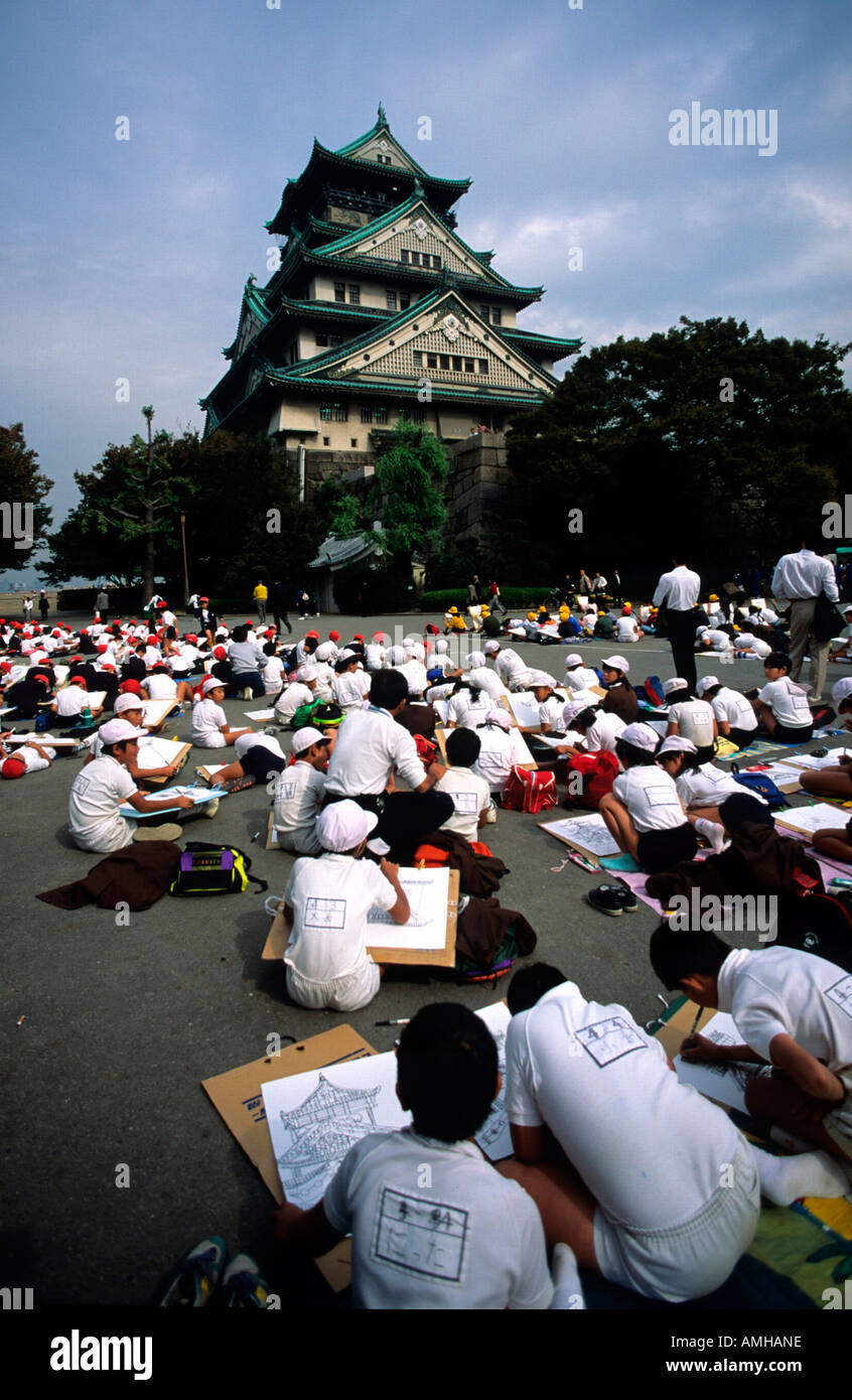 Japan, Kansai, Osaka, Schüler Beim Zeichnen der Burg Stockfoto