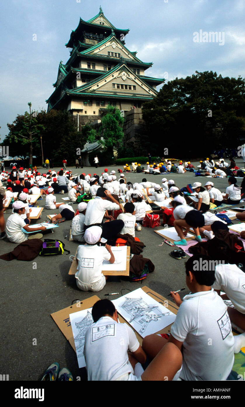 Japan, Kansai, Osaka, Schüler Beim Zeichnen der Burg Stockfoto