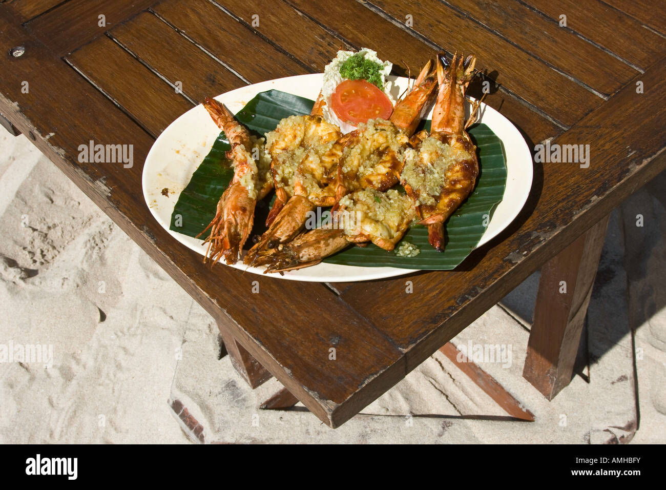 Gegrillte Garnelen auf dem Strand Jimbaran Bay-Bali-Indonesien Stockfoto
