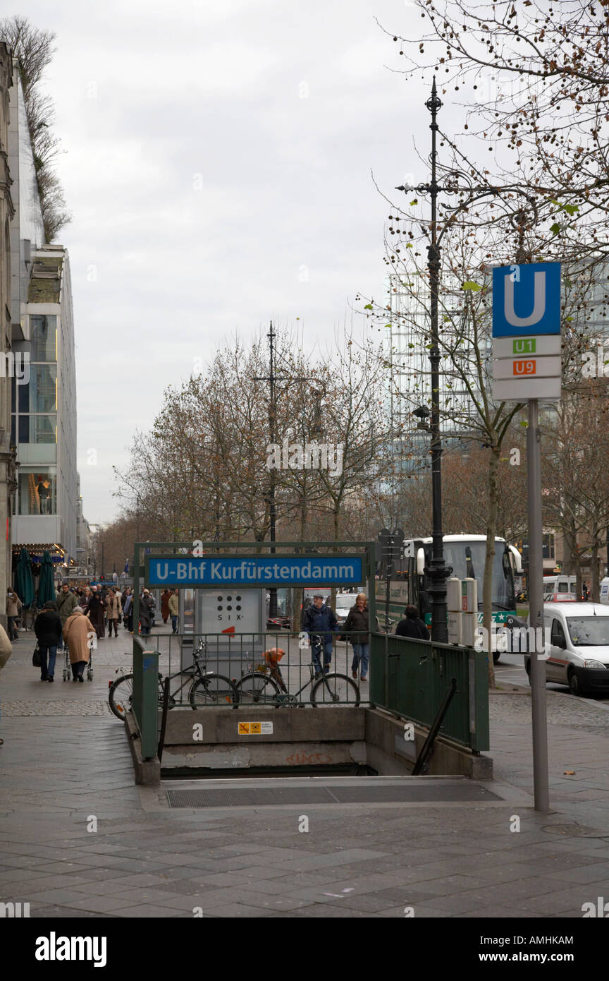 Eingang der Kurfürstendamm u Bahnstation Berlin Deutschland Stockfoto