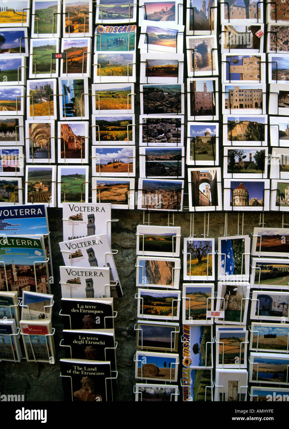 Postkarten und Reiseführer Stockfoto