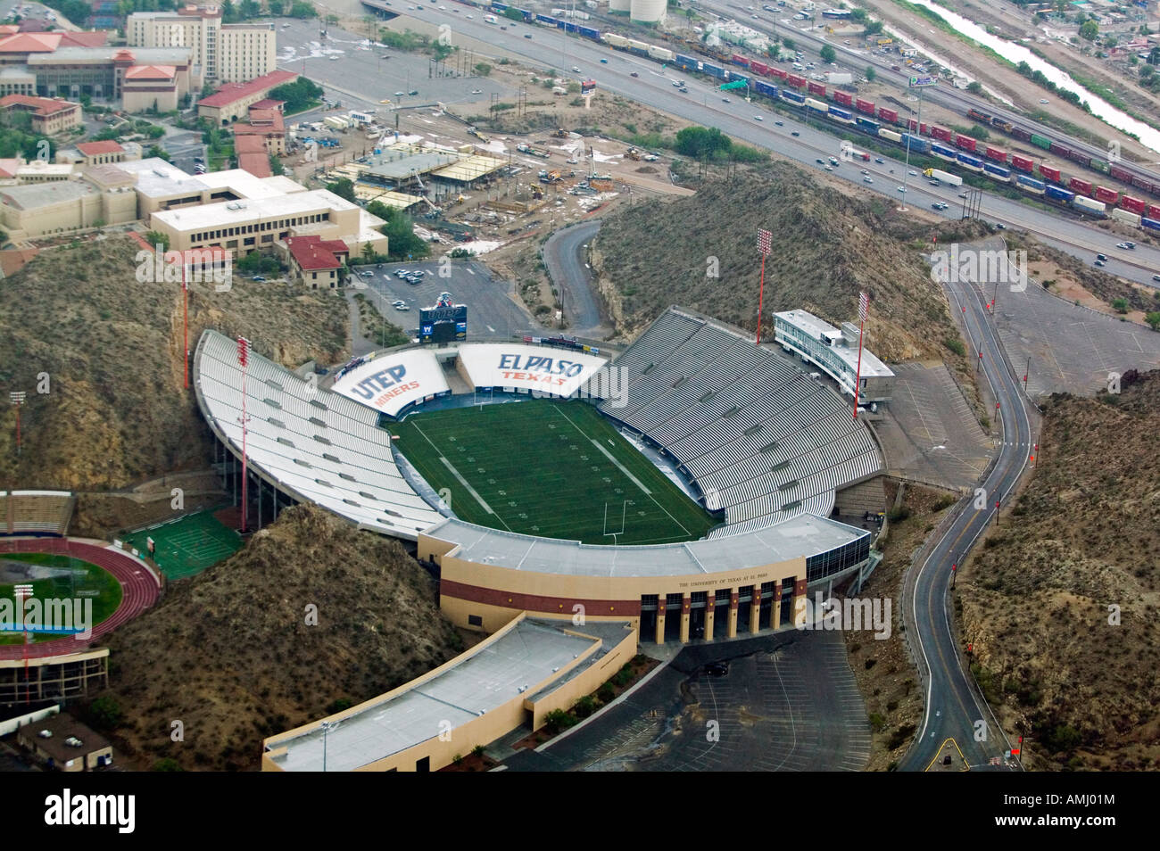 Luftaufnahme über Sun Bowl im freien Fußballstadion University of Texas El Paso Bergleute Stockfoto