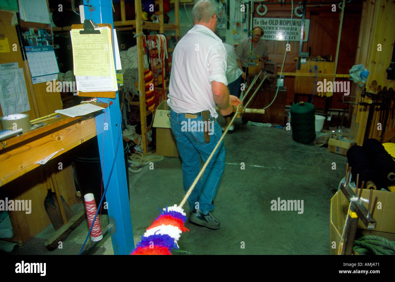 Tony Knowles von hand Garaus Seile für die Kirchenglocken in der Reeperbahn W R Outwaite und Sohn bei Hawes Yorkshire Stockfoto