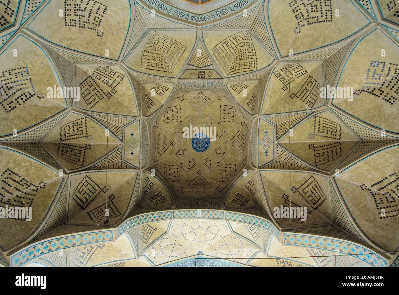 Kuppel von einer alten Moschee orientalische Ornamente aus Isfahan Iran Stockfoto