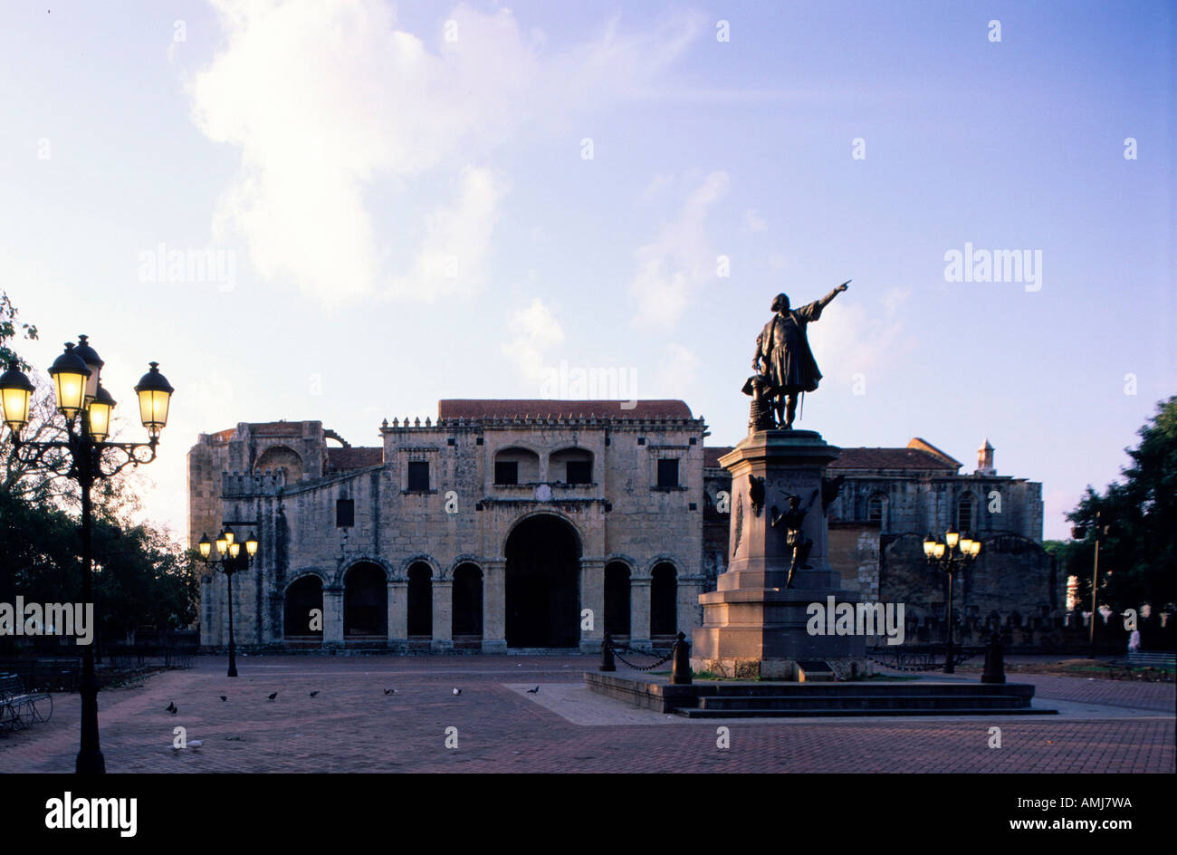 Dominikanische Republik, Santo Domingo Plaza Colon, Mit Kathedrale Santa Maria la Menor, Primada del Amerika Stockfoto