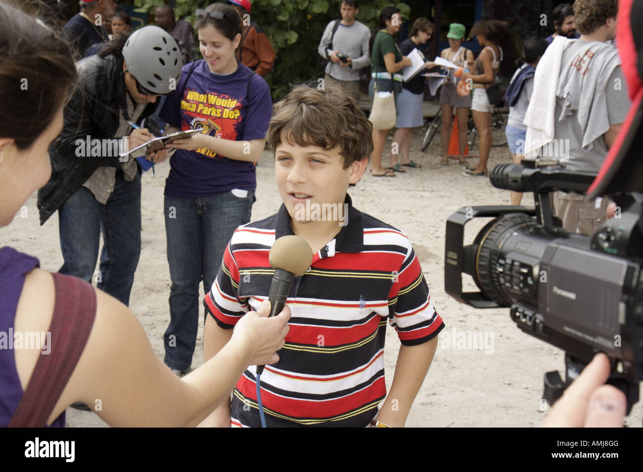 Miami Florida, Virginia Key, Gewerkschaftsprotest Fisher Island Arbeitsbedingungen, Lebenshaltungslohn, Diskriminierung, ACORN, SEIU, Kabelfernsehjournalistin, journ Stockfoto