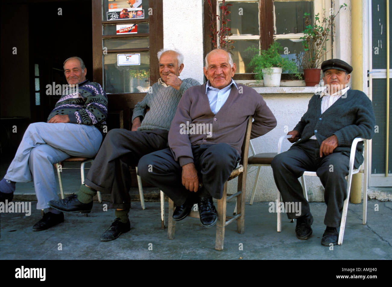 Zypern-Greise herumhängen Stockfoto