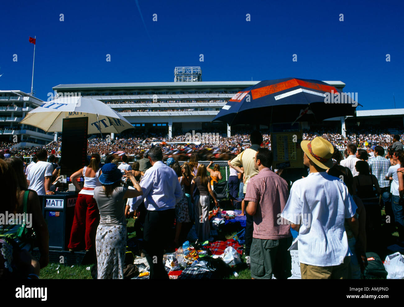 Menschenmassen Derby Tag Epsom Downs Surrey England Stockfoto