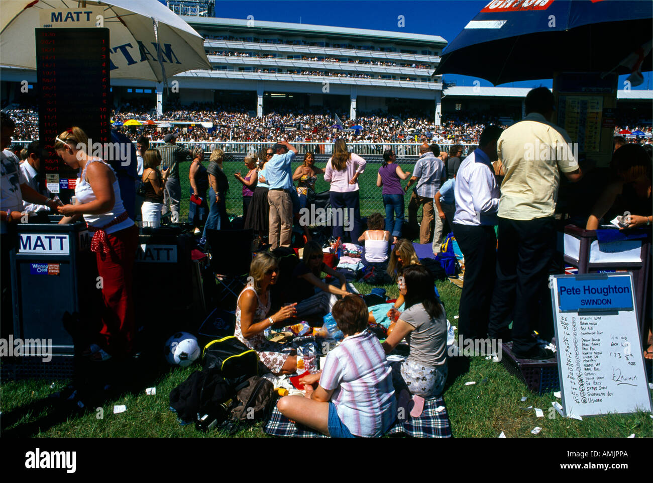 Menschenmassen Derby Tag Epsom Downs Surrey England Stockfoto