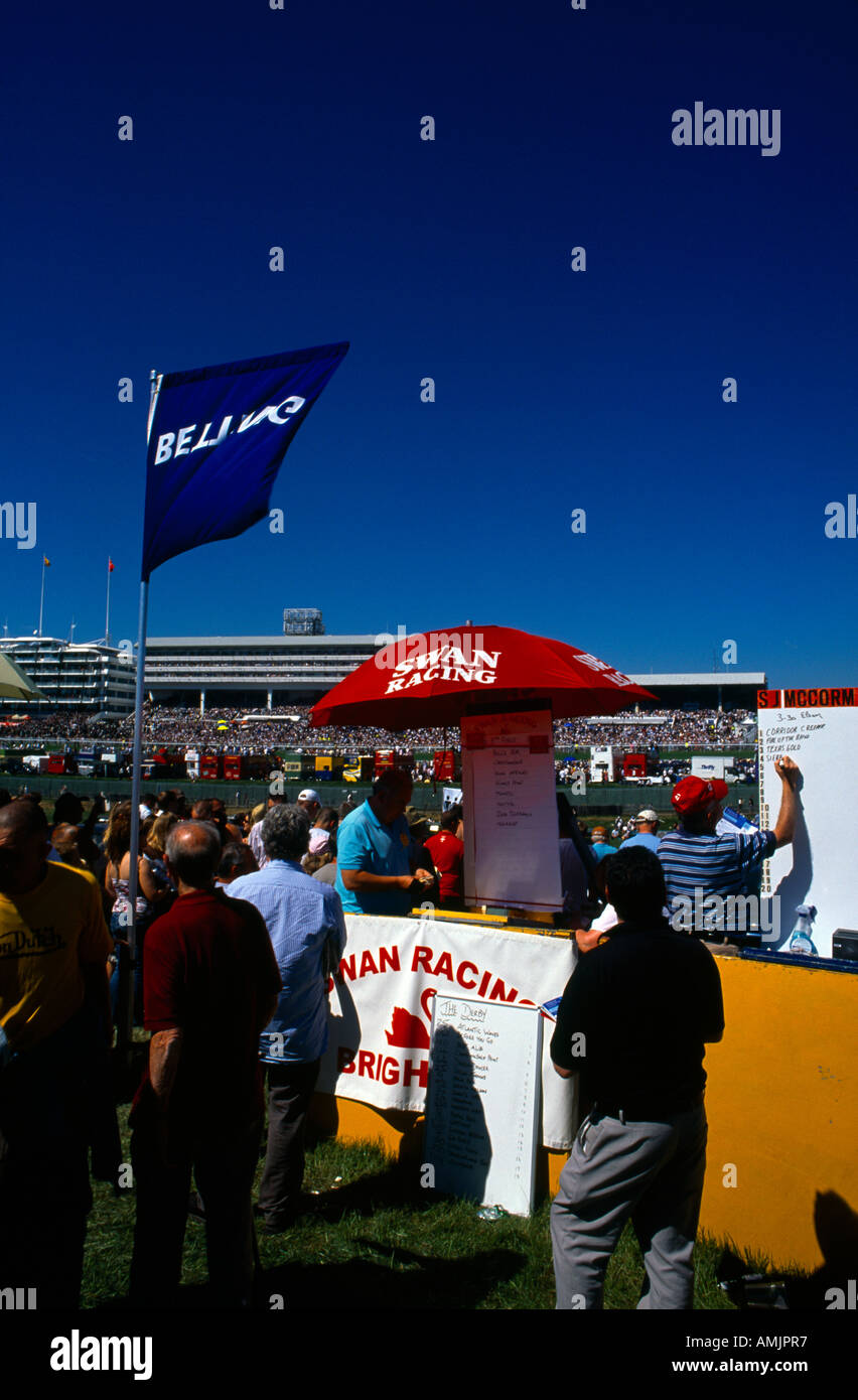 Menschenmassen Derby Tag Epsom Downs Surrey England Stockfoto