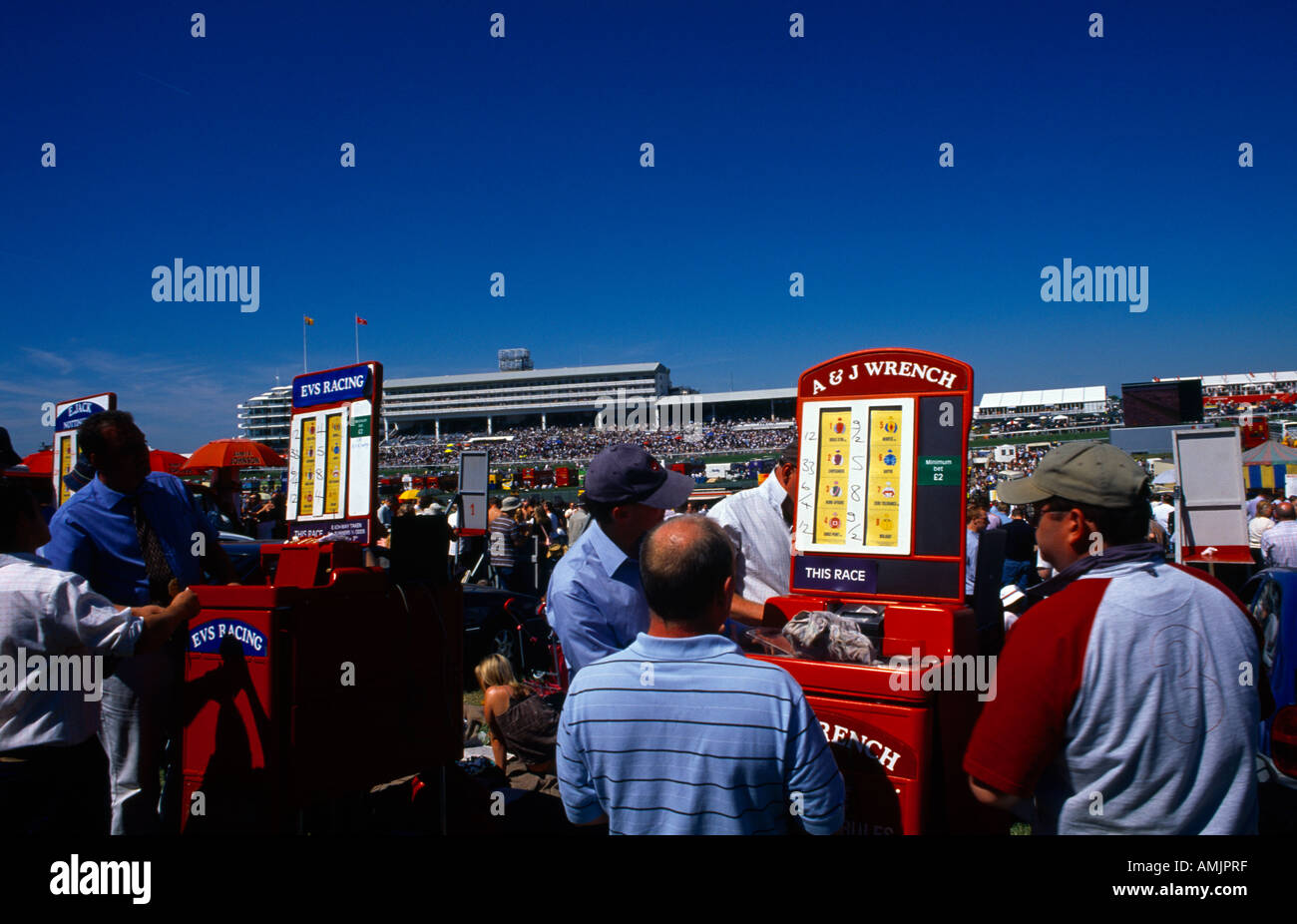 Menschenmassen Derby Tag Epsom Downs Surrey England Stockfoto