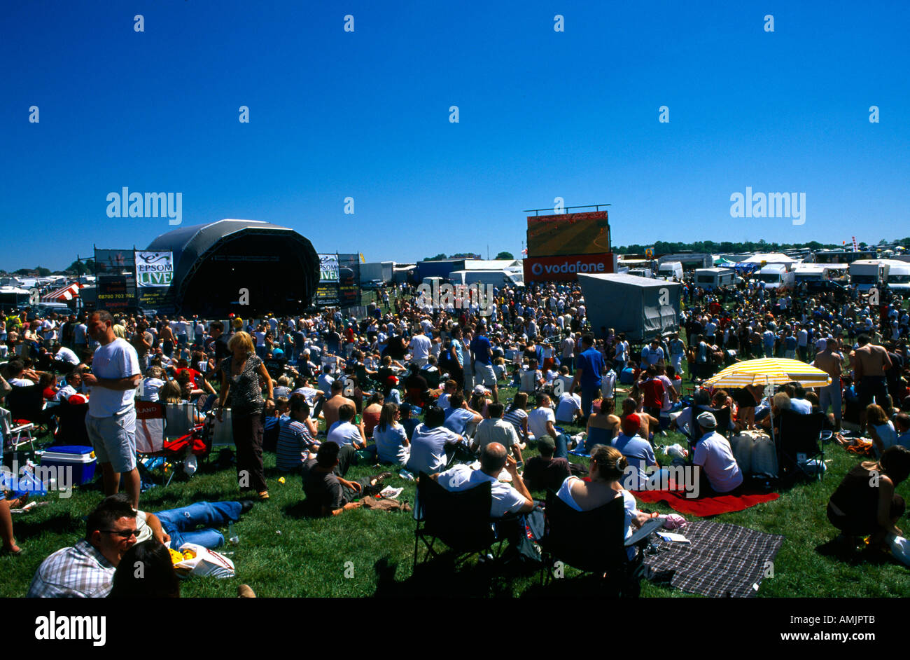 Menschenmassen Derby Tag Epsom Downs Surrey England Stockfoto