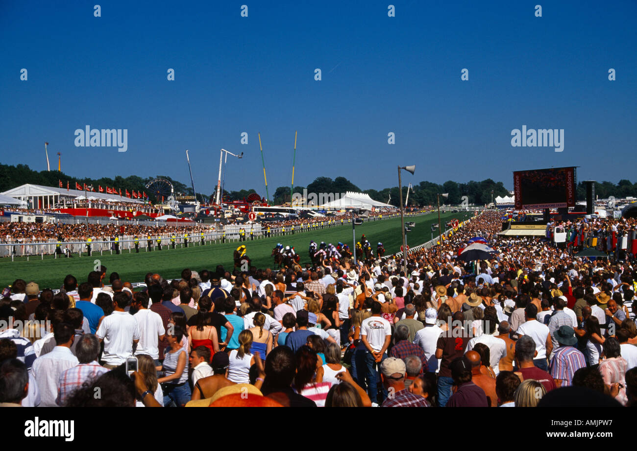 Menschenmassen Derby Tag Epsom Downs Surrey England Stockfoto