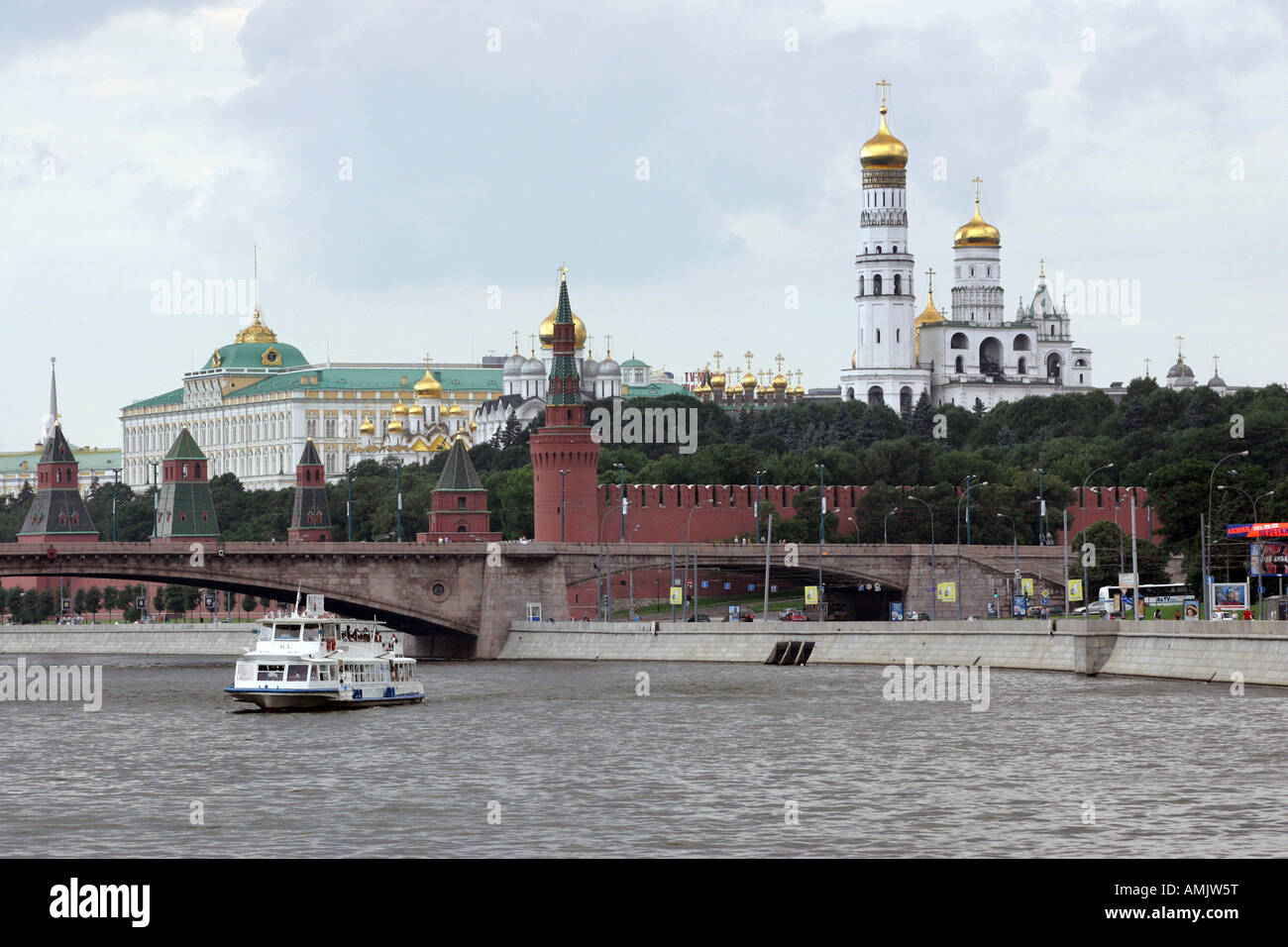 Die Grand Kremlin Palace und dem Fluss Moskau, Russland Stockfoto