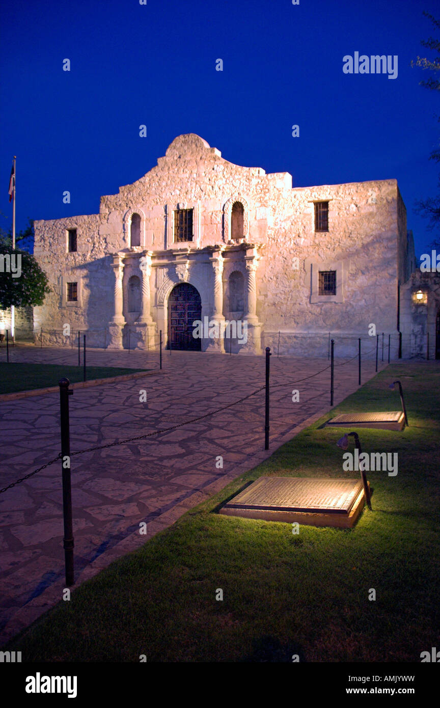 Die historischen Alamo in der Abenddämmerung in San Antonio Texas USA Stockfoto