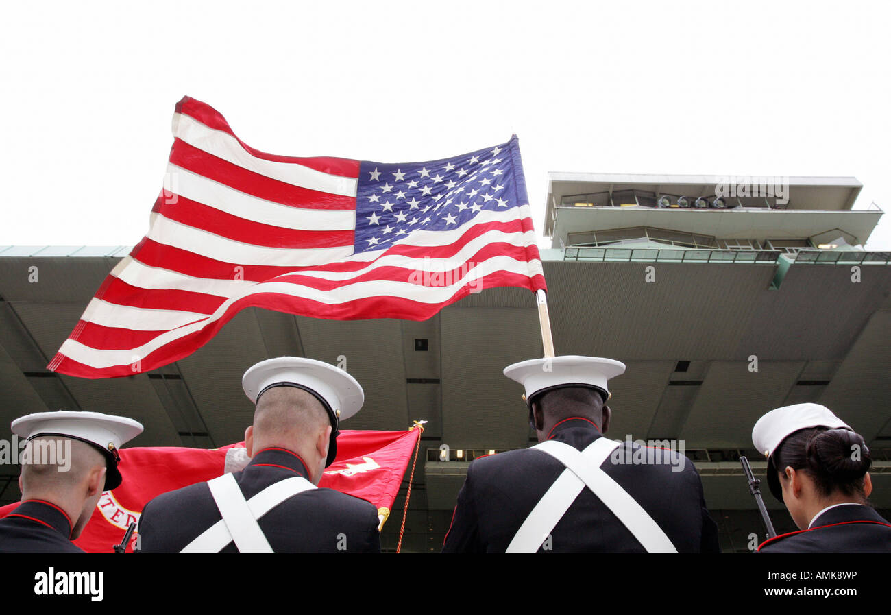 Amerikanische Soldaten und die amerikanische Nationalflagge, New York, USA Stockfoto
