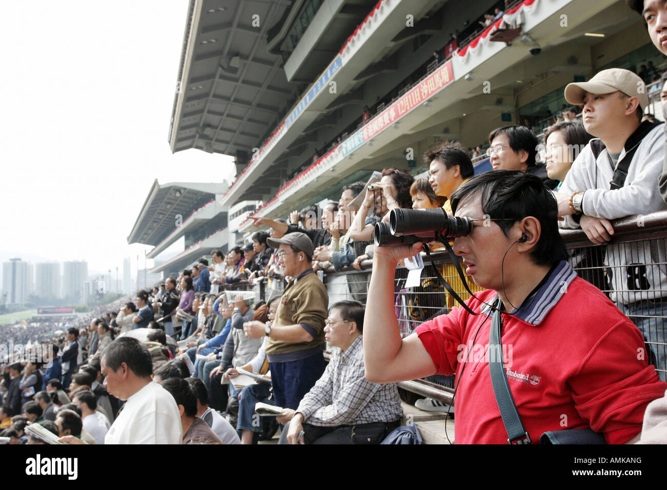 Menschen an der Rennstrecke Sha Tin in Hongkong Stockfoto