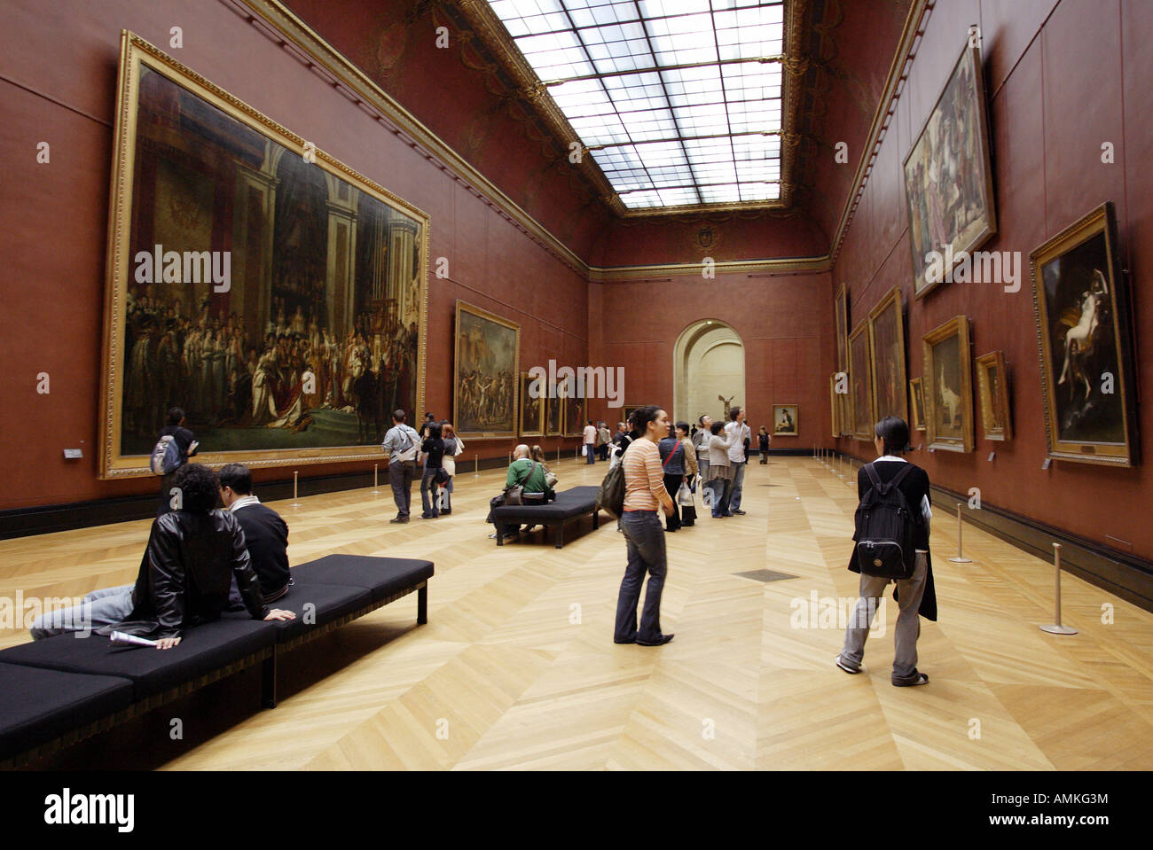 Menschen besuchen den Louvre, Paris, Frankreich Stockfoto