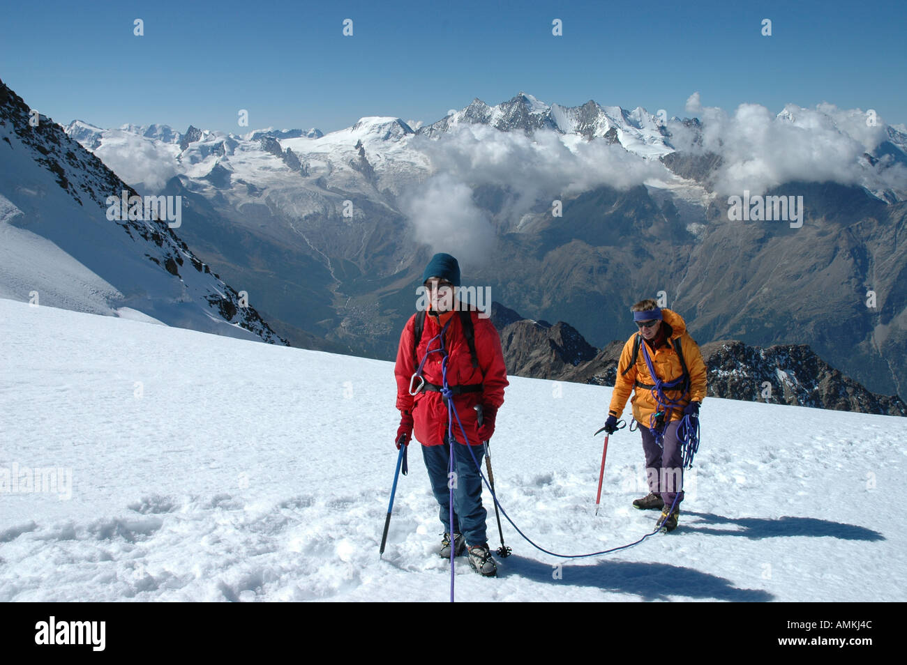 Kletterer am Gletscher aufsteigender Fletschhorn 3996 m Wallis Schweiz Stockfoto