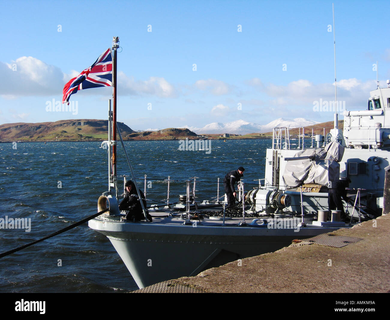 Ein britisches Kriegsschiff der marineblaues vor Anker im Hafen von Oban, Western Highlands, Schottland UK 2005 Stockfoto