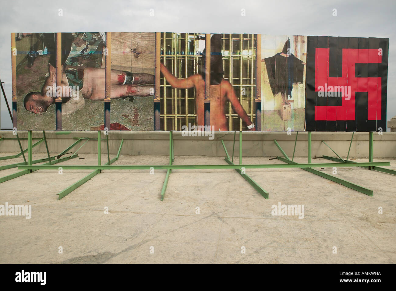 Politische Plakate zeigt Irak Abu-Ghraib-Gefängnis Missbrauch Bilder bei amerikanischen Botschaft in Havanna Kuba Stockfoto