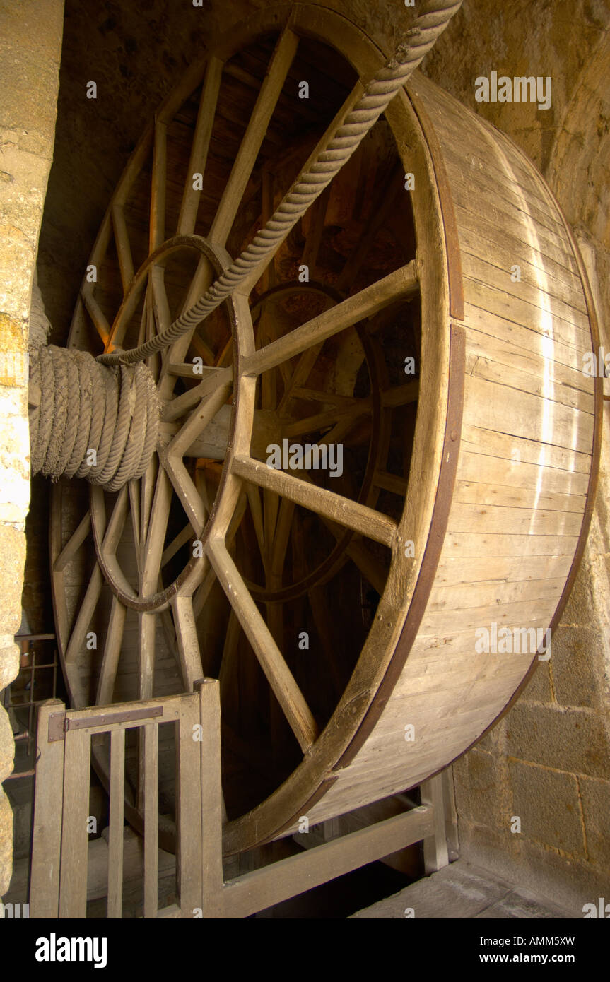 Mont Saint Michel Abtei heben Winde Wheel.Brittany Küste Frankreich. Touristische Website. Stockfoto