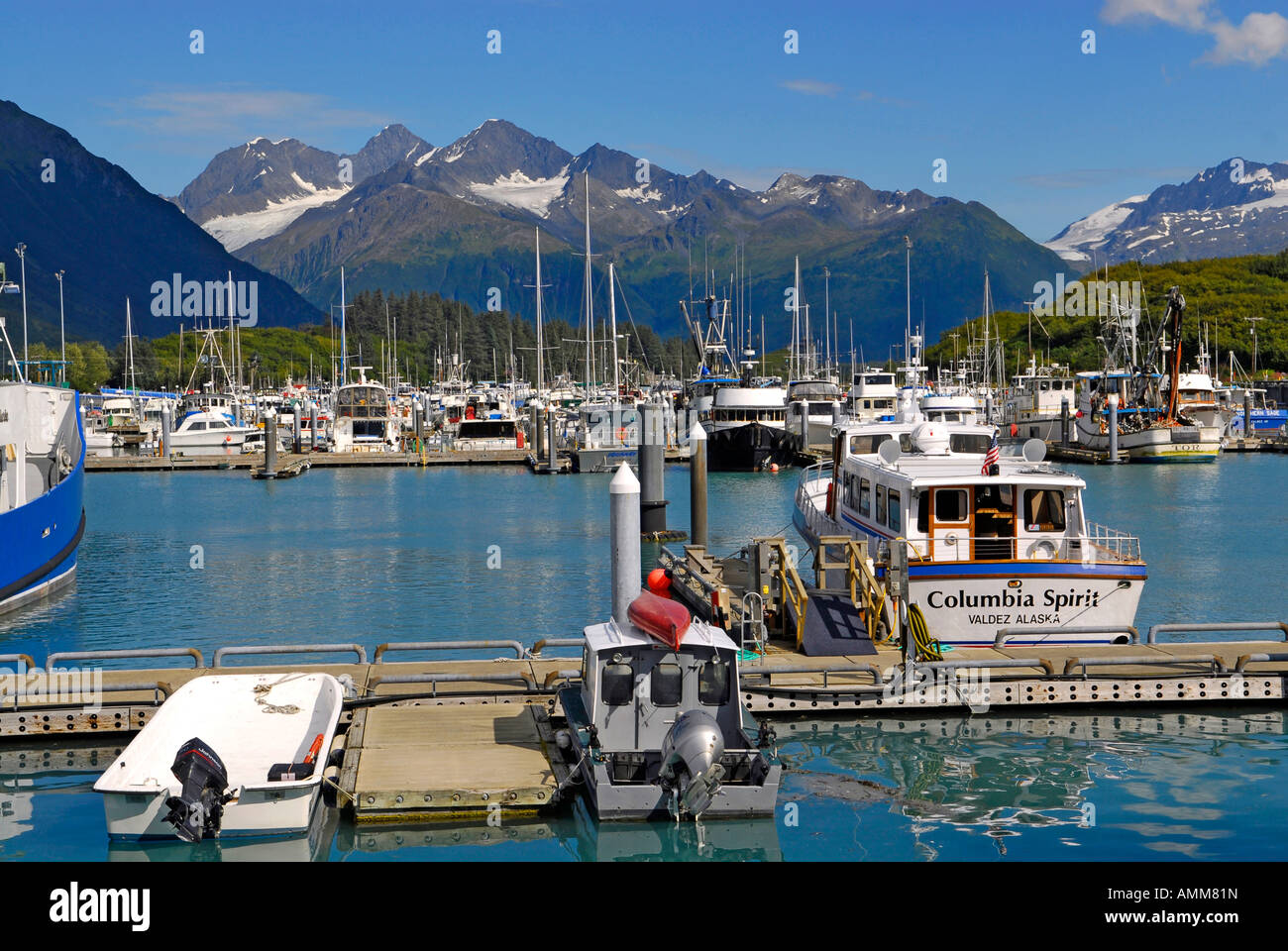 Valdez Boot Hafen Port Valdez Prince William Sound Angeln Boote Alaska AK USA U S Chugach Mountains Stockfoto