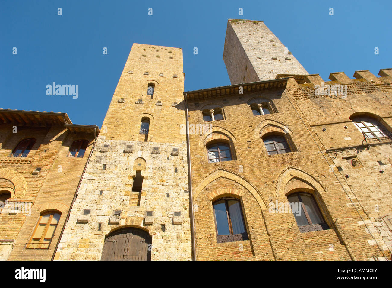 Mittelalterliche Türme um Plazza Duomo San Gimignano Italien Stockfoto