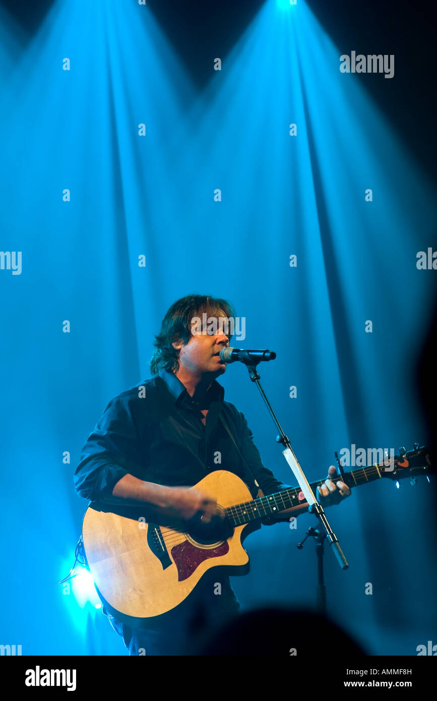 Bruce Guthro lead-Sänger von Runrig schottischen Celtic-Rock-Gruppe. Cambridge Corn Exchange UK 2007 Stockfoto