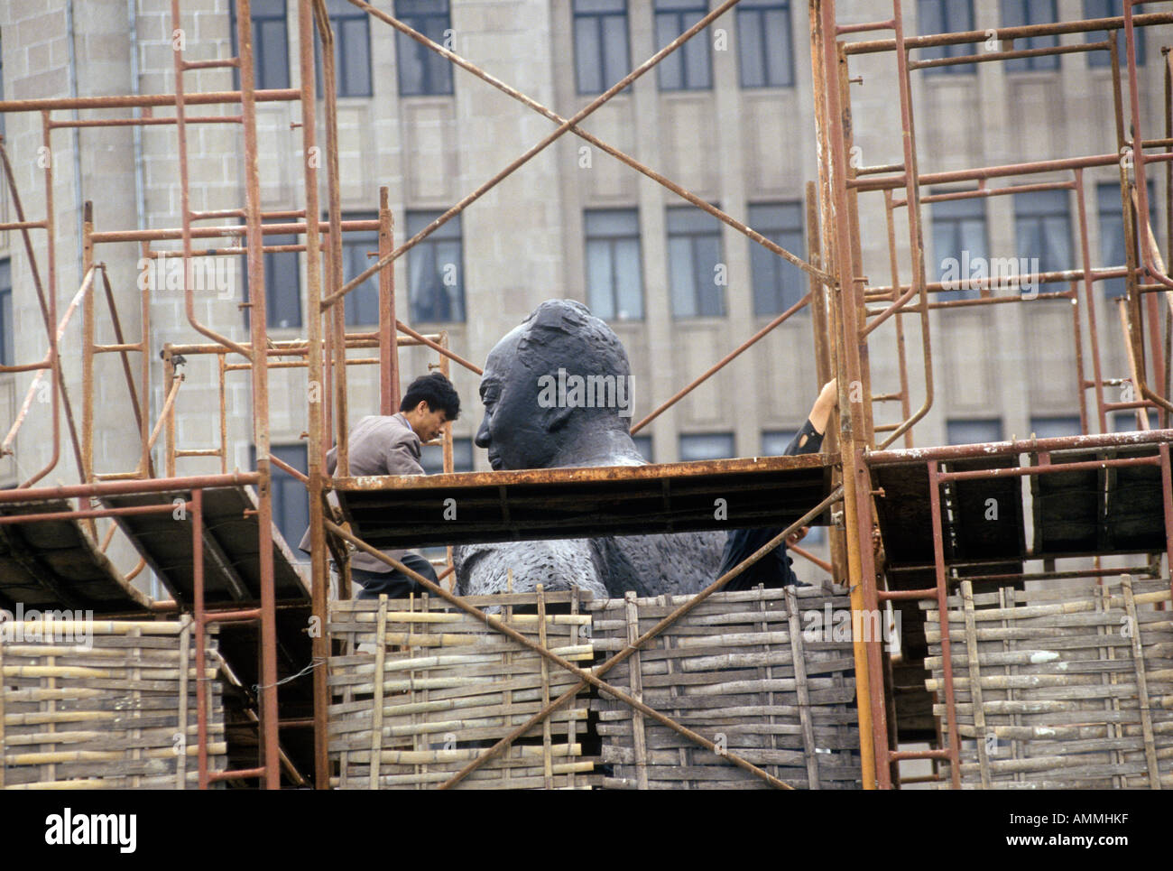 Mao Tse Tung Statue Restaurierung in Shanghai Peoples Republic Of China Stockfoto