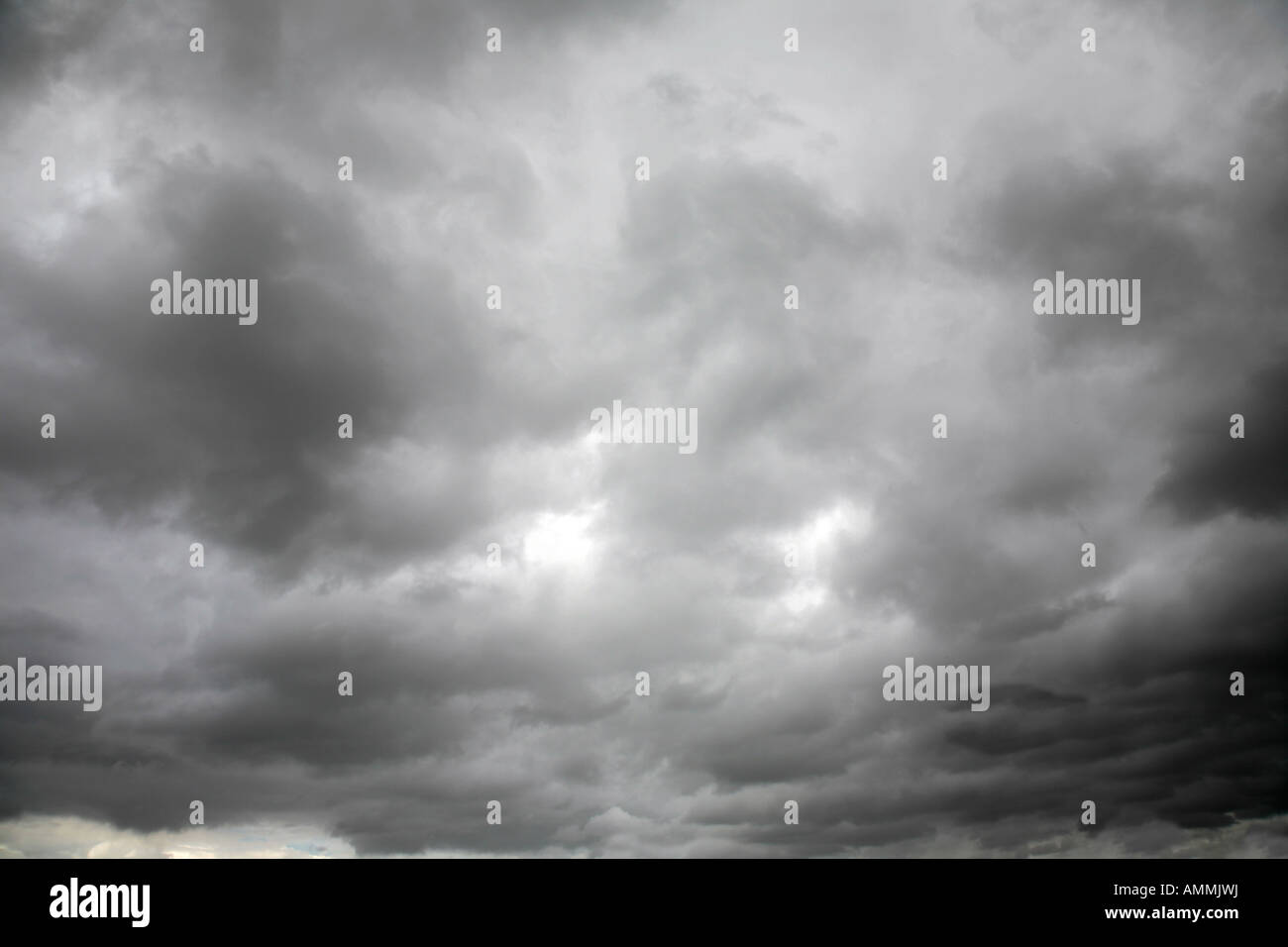 Graue Wolken. Stockfoto