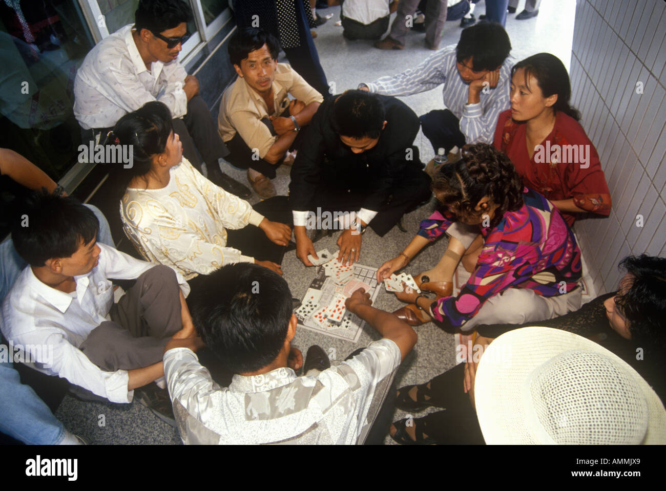 Kartenspieler erwartet am Kunming Flughafen in Kunming Yunnan Provinz People s Republic Of China Stockfoto