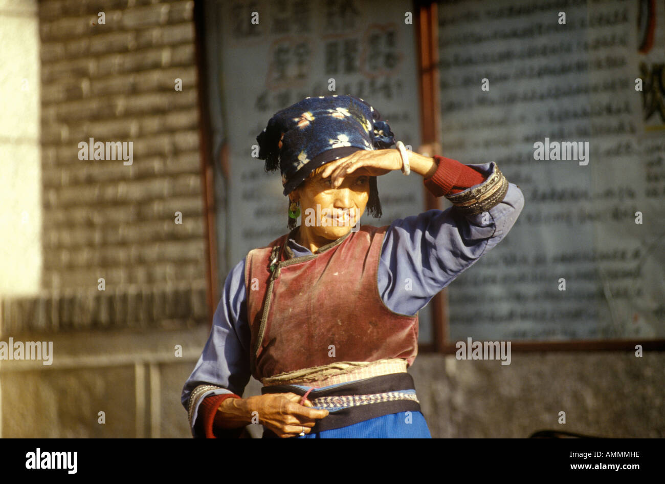 Bäuerin sucht in Dali Yunnan Provinz Peoples Republic Of China Stockfoto
