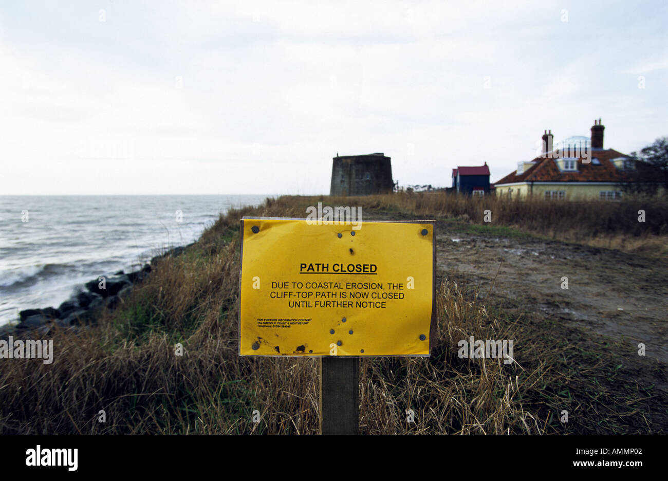 Weg geschlossen durch Küstenerosion bei Bawdsey nahe Woodbridge, Suffolk, UK. Stockfoto