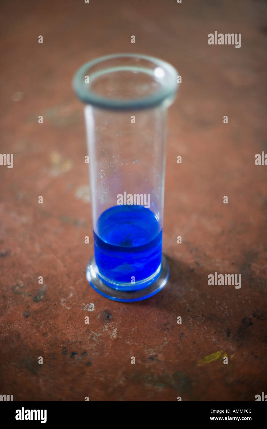 Kupfersulfatlösung im Weckglas gas Stockfoto