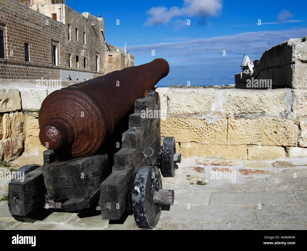 Mittelalterliche authentische Kanone auf der Zitadelle Bastionen in Gozo Malta Stockfoto