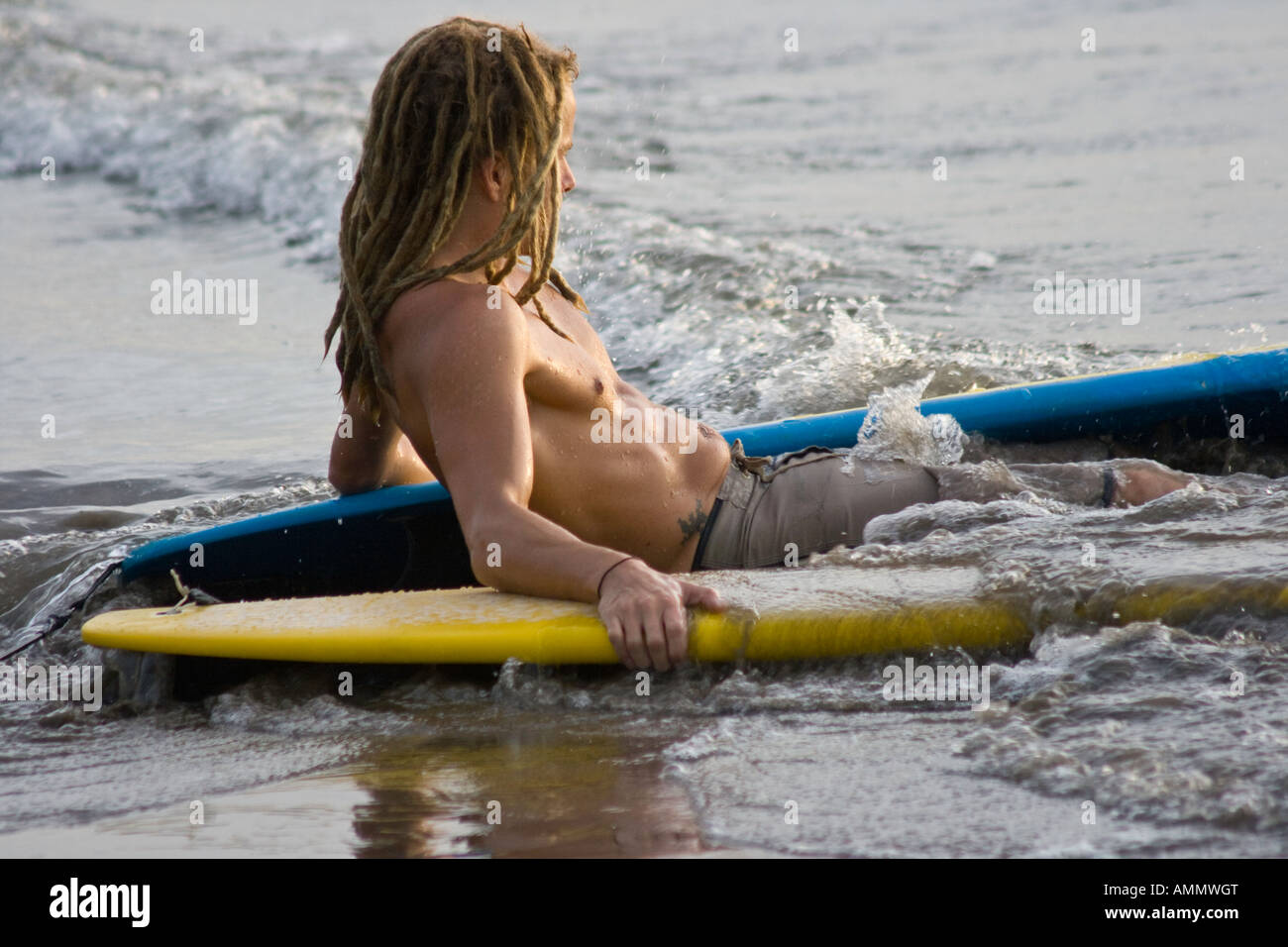 Surfer am Strand von Kuta Bali Indonesien Stockfoto