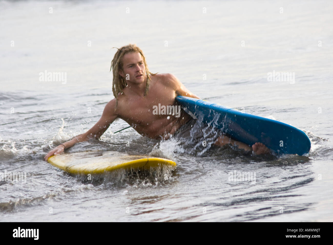 Surfer am Strand von Kuta Bali Indonesien Stockfoto