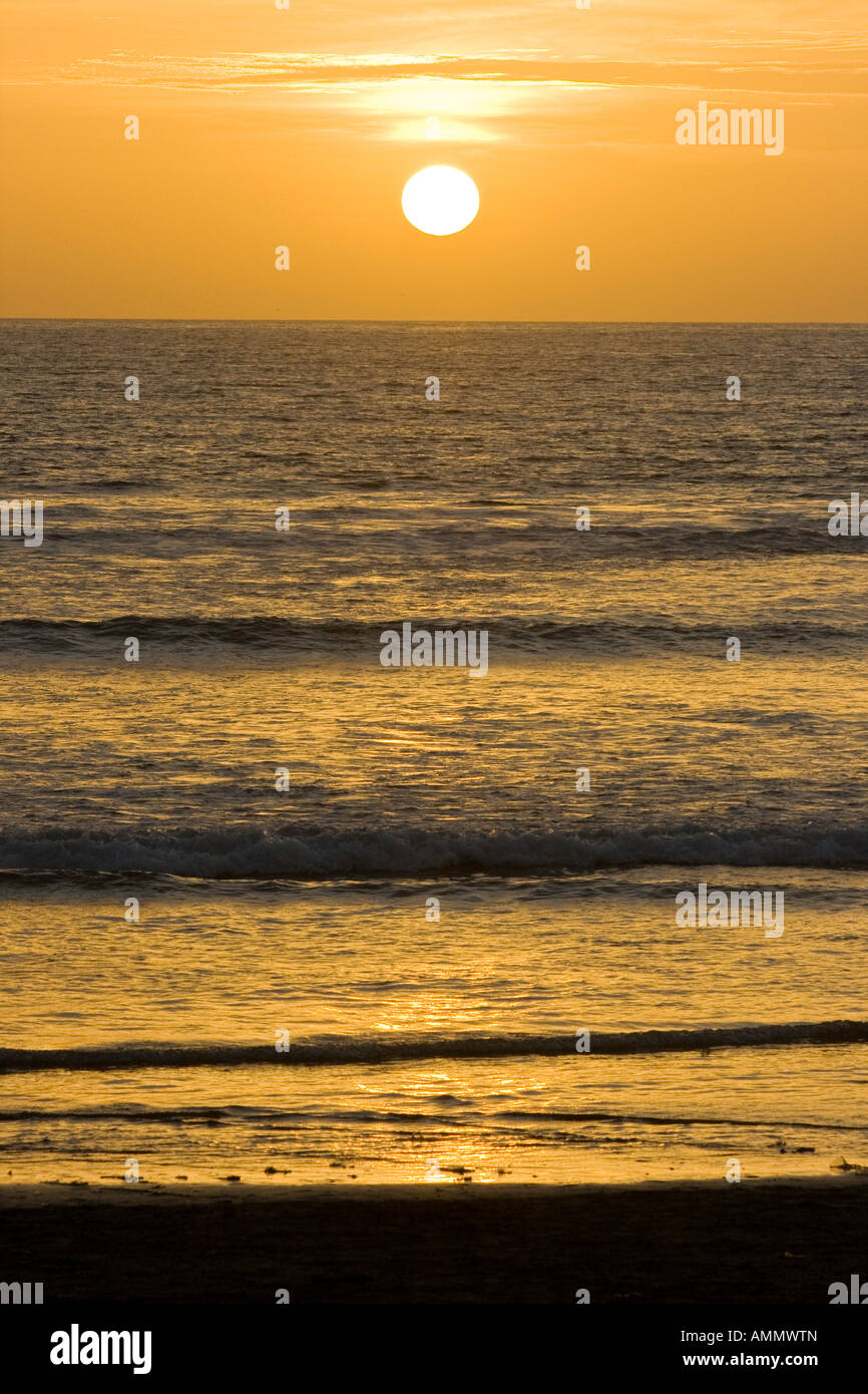 Sonnenuntergang am Strand von Kuta, Bali, Indonesien Stockfoto