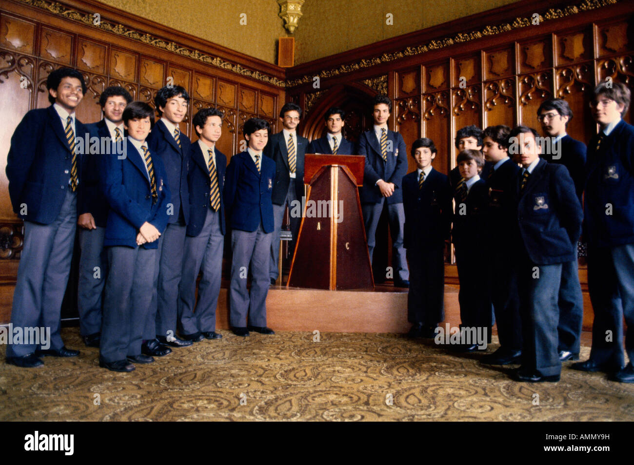 Avicenna College-Studenten In der Versammlung islamische Schule Stockfoto