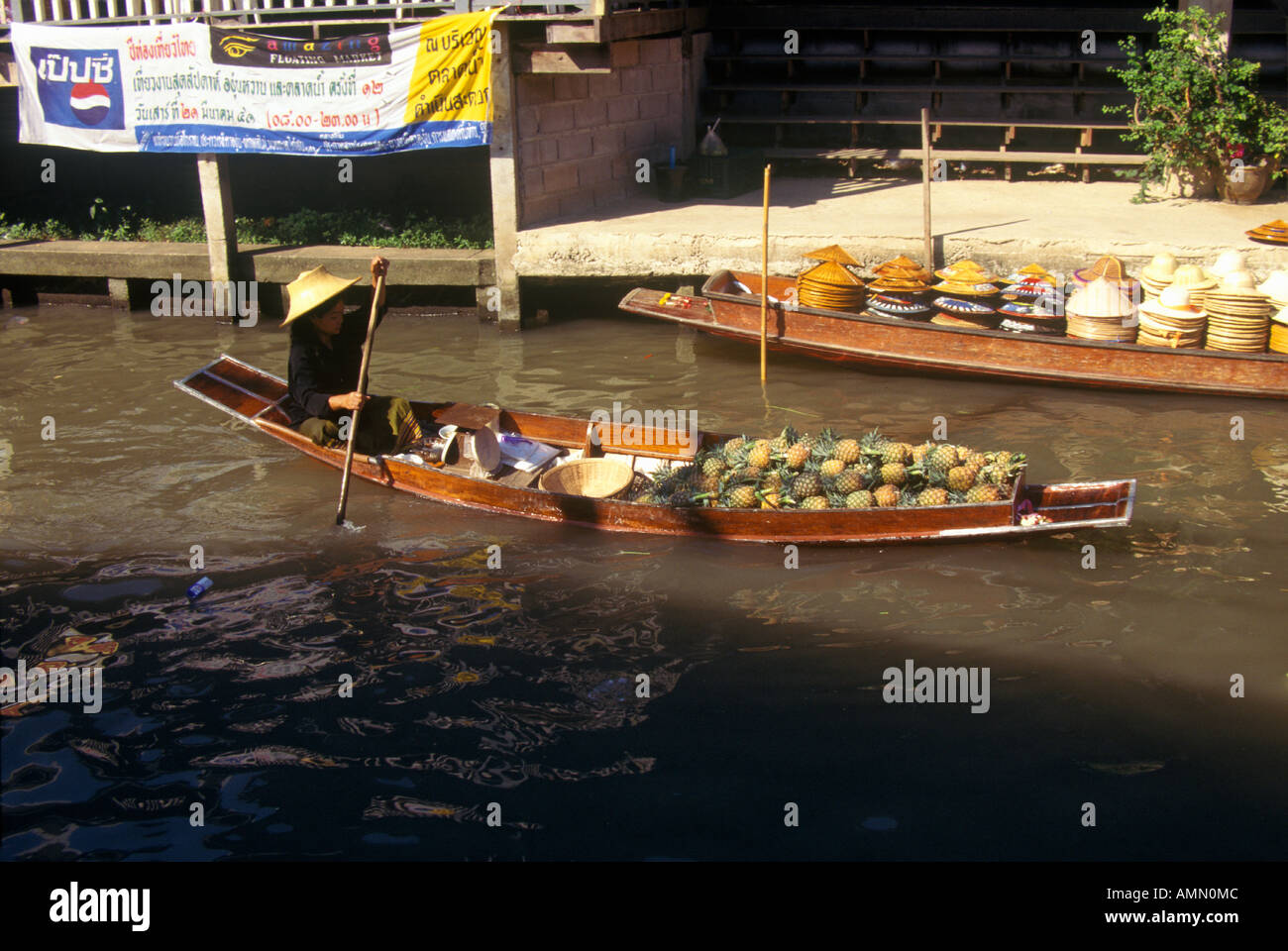 Der schwimmende Markt in Damnoen Saduak außerhalb Bangkok Thailand Stockfoto