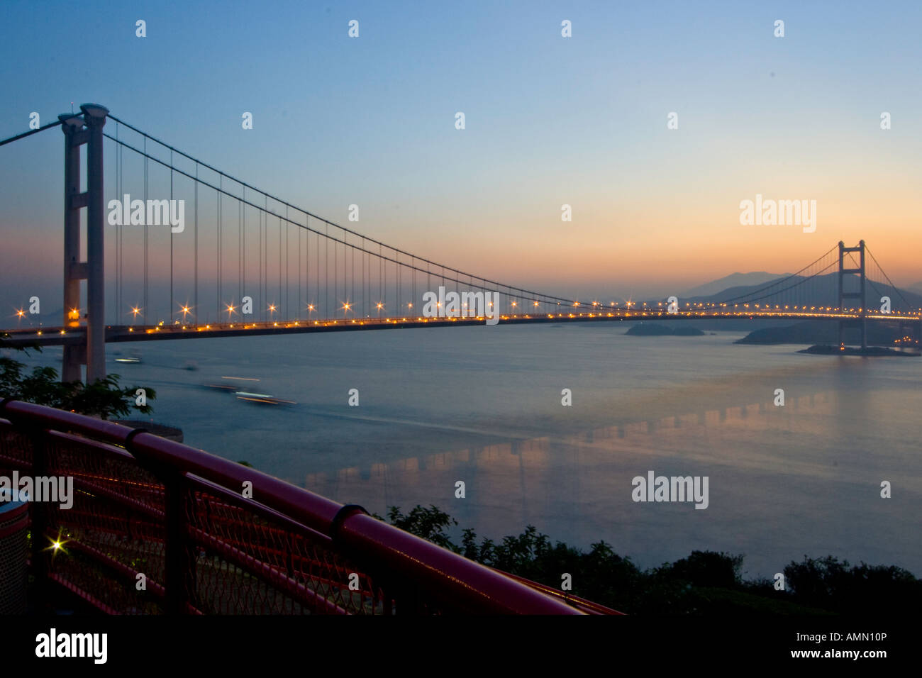 Tsing Ma Hängebrücke Suspension bei Sonnenuntergang Tsing Yi Hong Kong Stockfoto