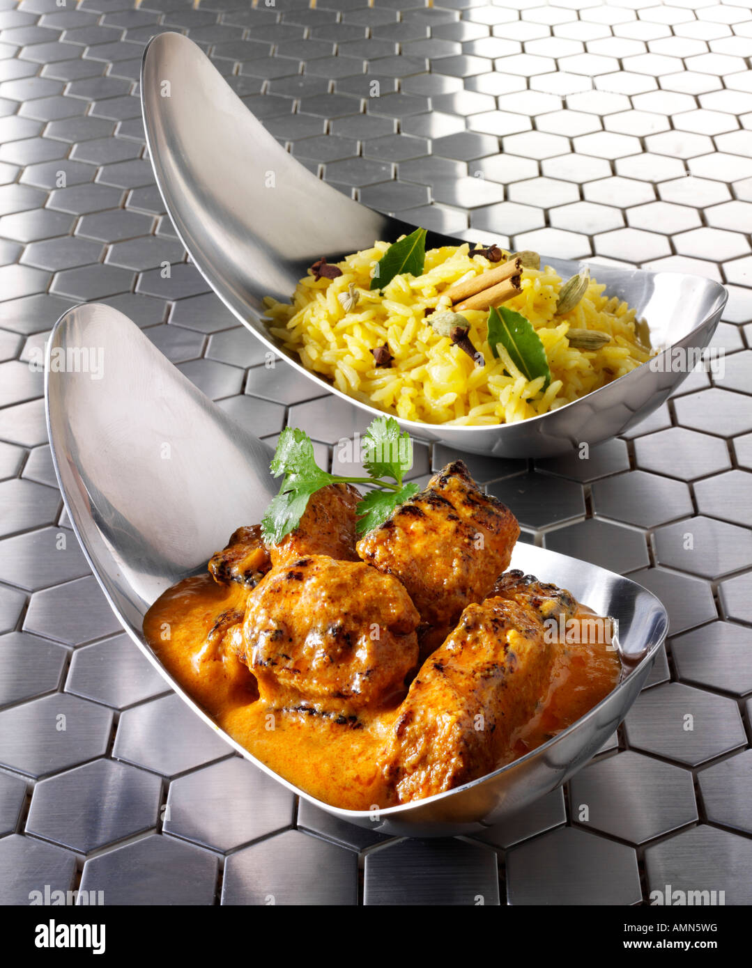 Indisches Essen - Huhn Madras-Curry mit Pilau Reis Stockfoto